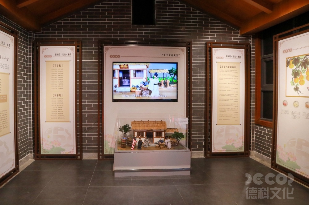 你認為紅色展館設(shè)計應(yīng)該注重展示歷史事件的時序和脈絡(luò)嗎？