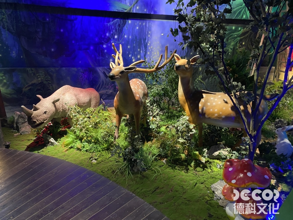 文化展館設(shè)計(jì)中，如何利用展示裝置和布局來突出文化的重要性和影響力？