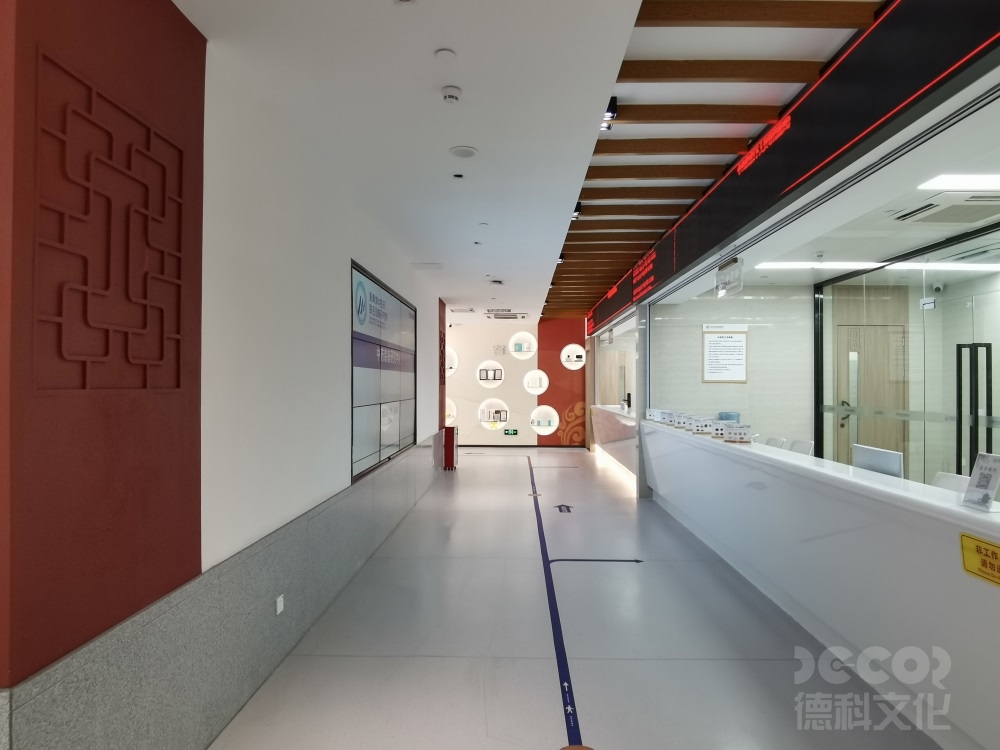 展館設(shè)計(jì)公司如何應(yīng)對(duì)展館中的安全規(guī)范和風(fēng)險(xiǎn)管理？