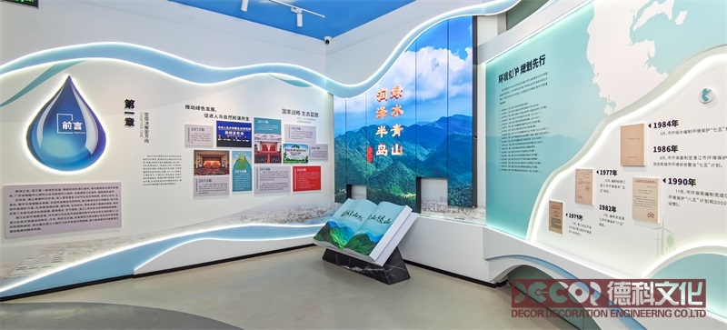 在中醫(yī)藥展覽廳設(shè)計(jì)中如何處理觀眾的安全和緊急情況的應(yīng)對？