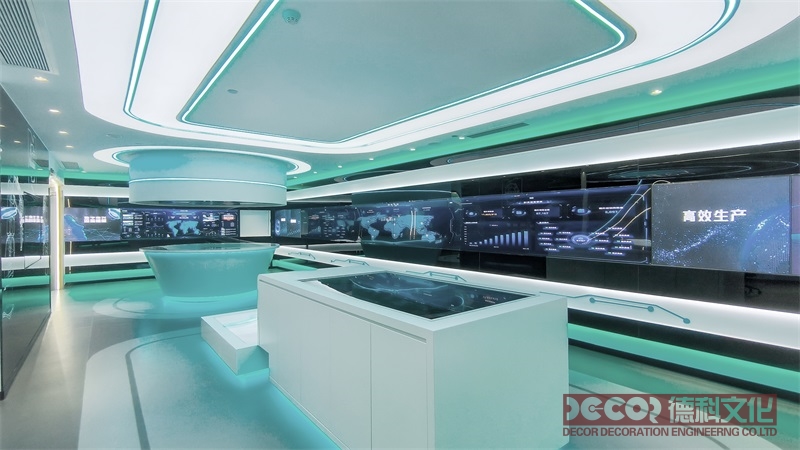 如何運用展覽館裝修的建筑結構和空間布局來提升藝術品的展示效果？