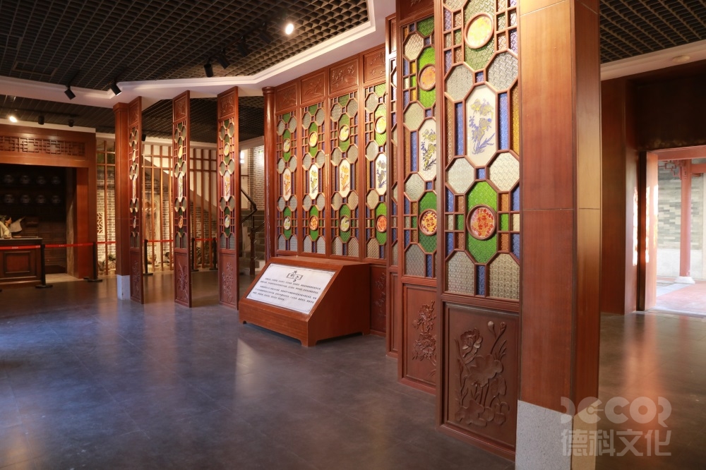 園藝展館設(shè)計(jì)中如何運(yùn)用多媒體和科技元素來(lái)增強(qiáng)展示效果？