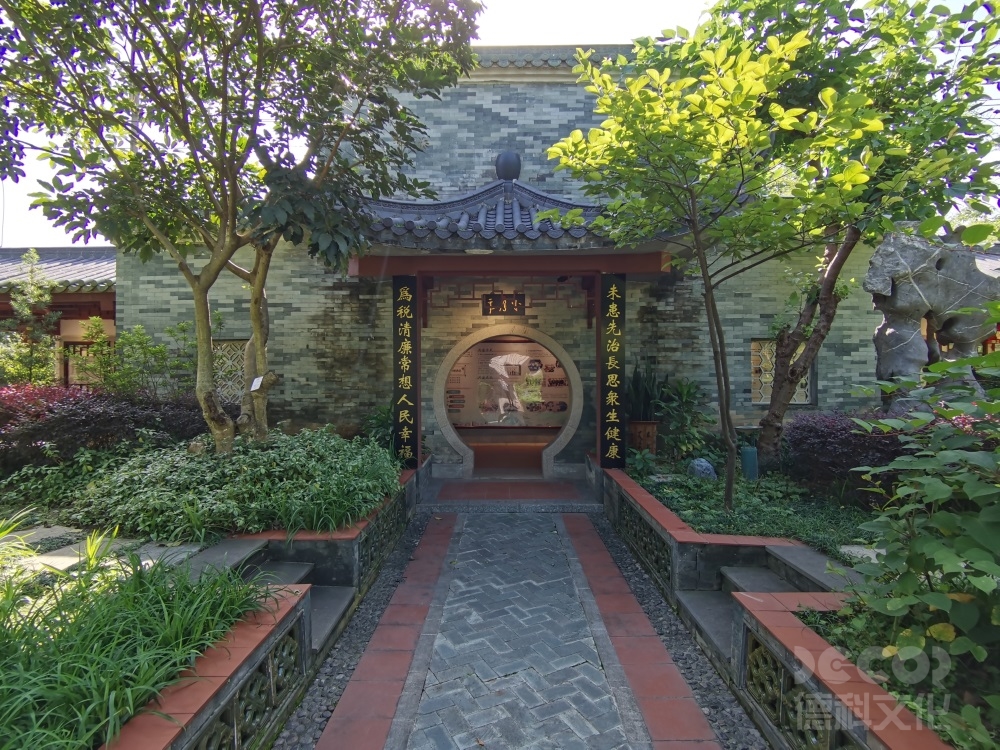 自然歷史展覽館設(shè)計中如何展示生態(tài)系統(tǒng)的功能？